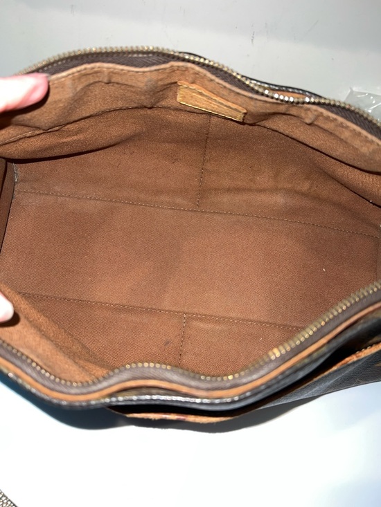 Louis Vuitton LV Popincourt Monogram Canvas Handbag - detached strap, wear - Picture 14 of 17